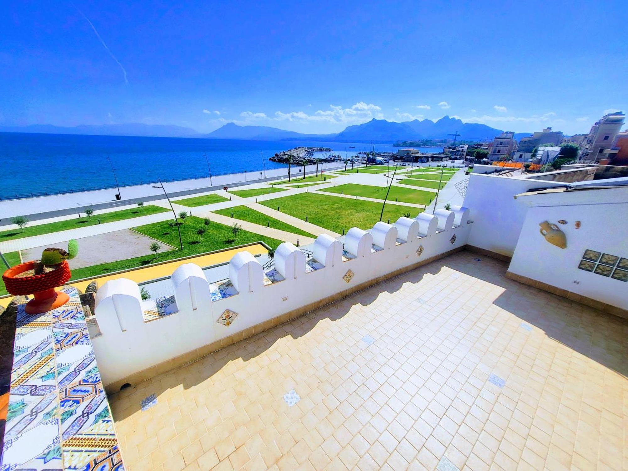 Apartamento Seafront House Gabbiano Azzurro Santa Flavia Exterior foto